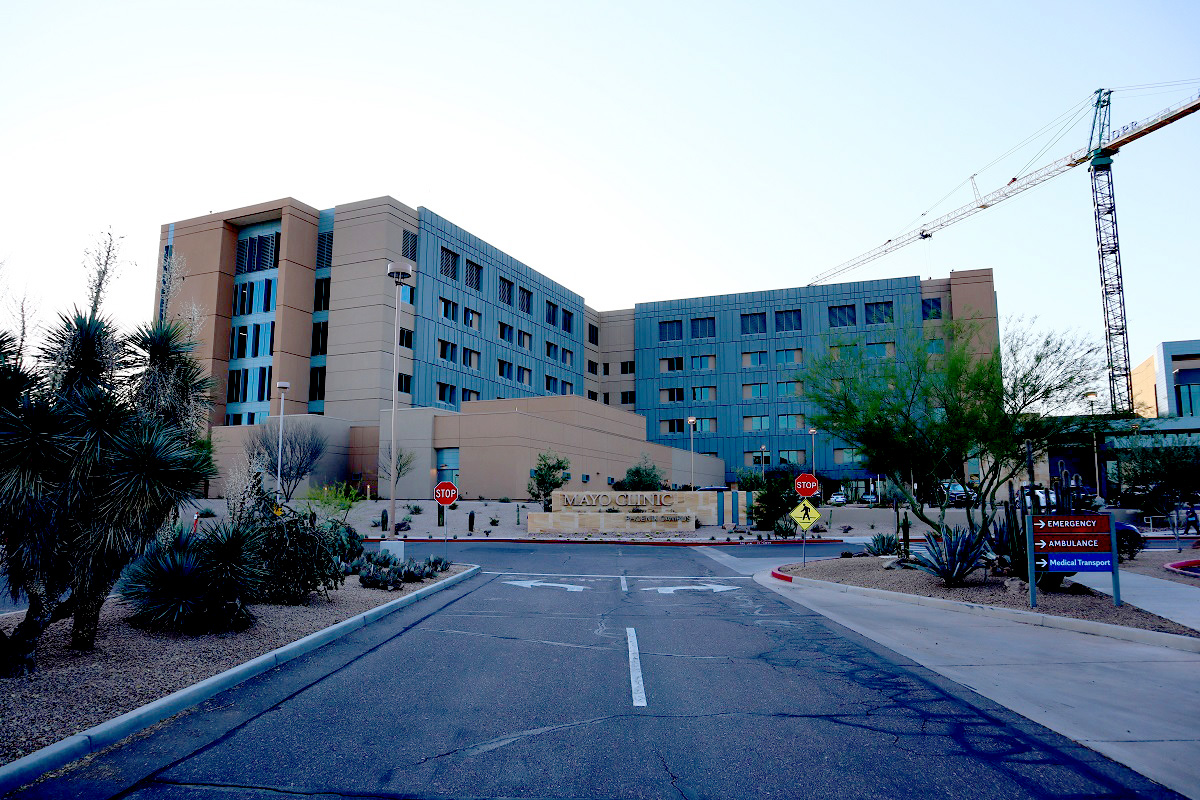 Photo of the Mayo Clinic in Phoenix, Arizona.