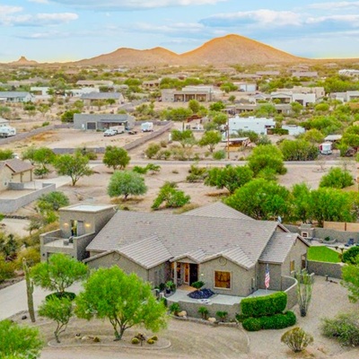 A drone photo of a housing community in Arizona.
