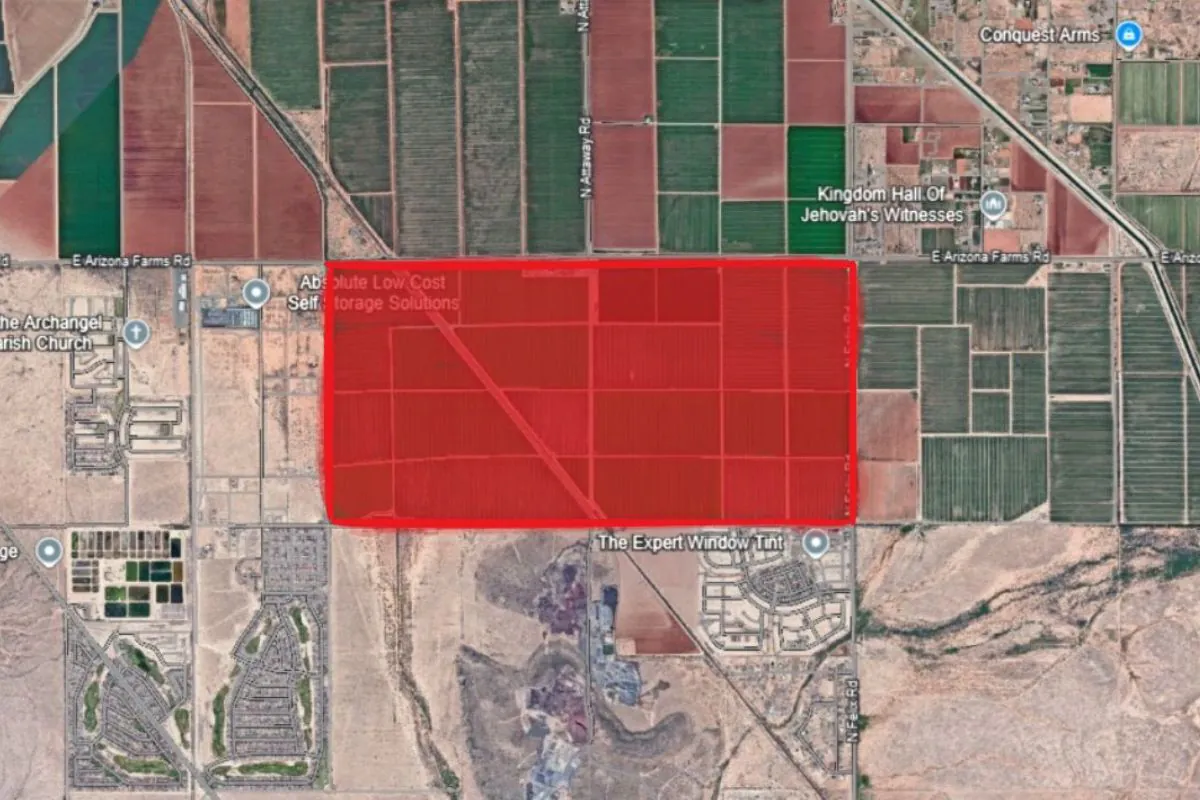 Aerial map showing the outlined 389-acre area designated for the Silver Cross Ranch development in San Tan Valley.