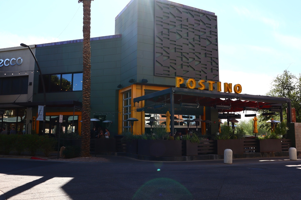 A photo of Kierland Commons in Scottsdale, Arizona.