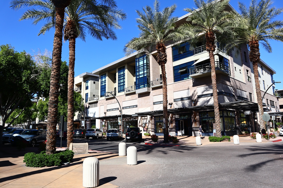 A photo of Kierland Commons in Scottsdale, Arizona.