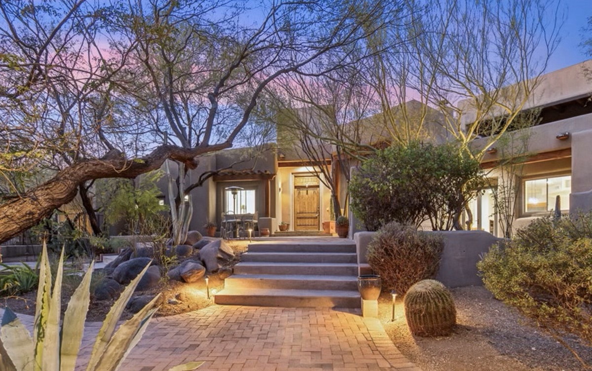 Photo of luxury home in Cave Creek, Arizona.