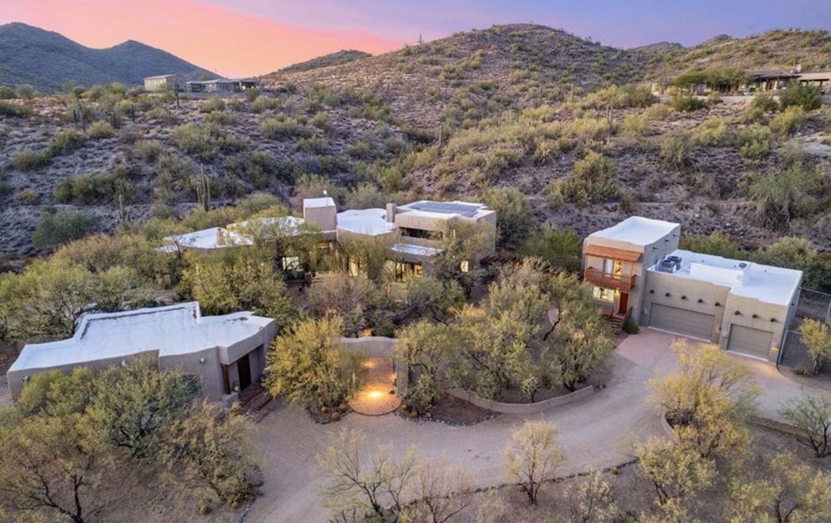 Photo of luxury home in Cave Creek, Arizona.