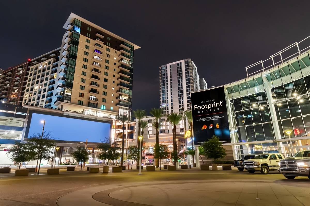 Photo of the city of Phoenix Arizona at night
